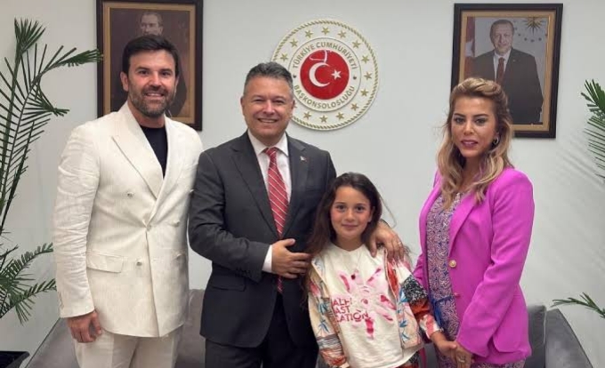 Sanatçı İsmail Özkan Amerika'da Türk Evi'ni ziyaret etti 