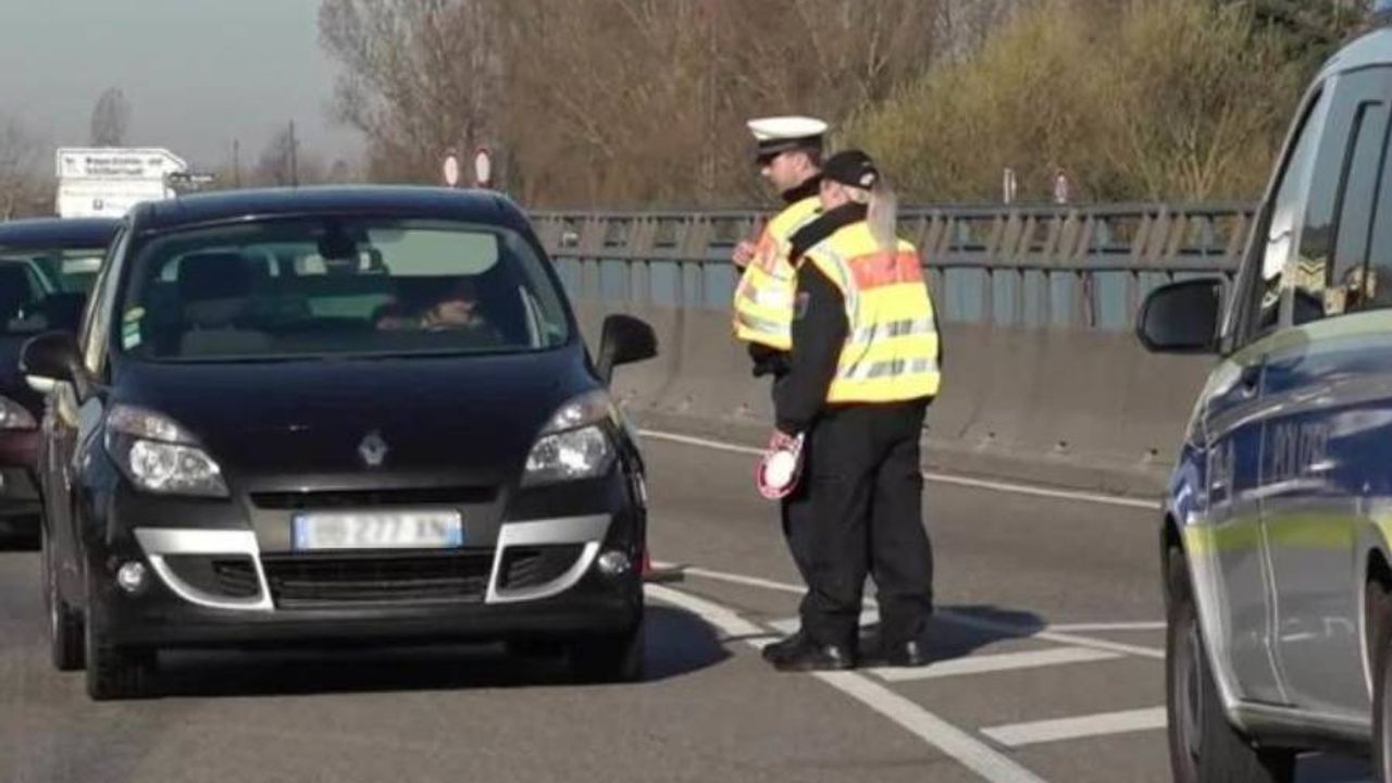 Almanya sınır kontrollerini 6 ay daha uzattı