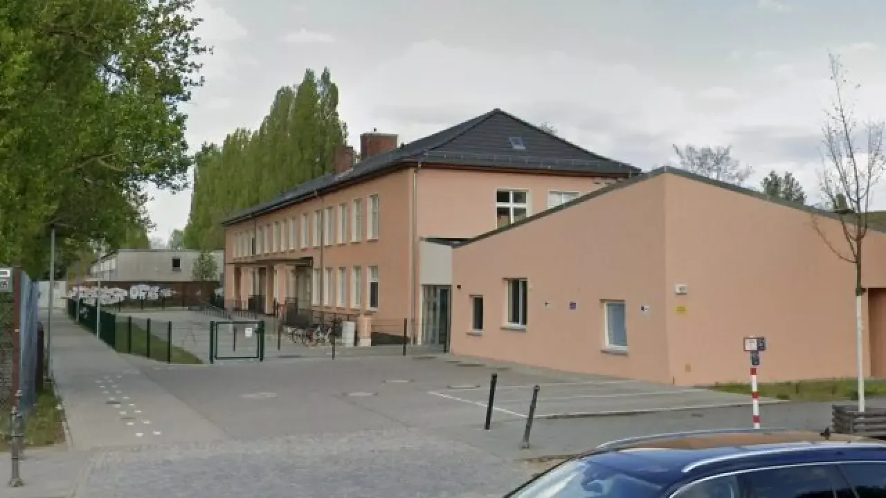 Berlin’de kreşte kaza: Devrilen cam kapı 5 yaşındaki çocuğun ölümüne yol açtı